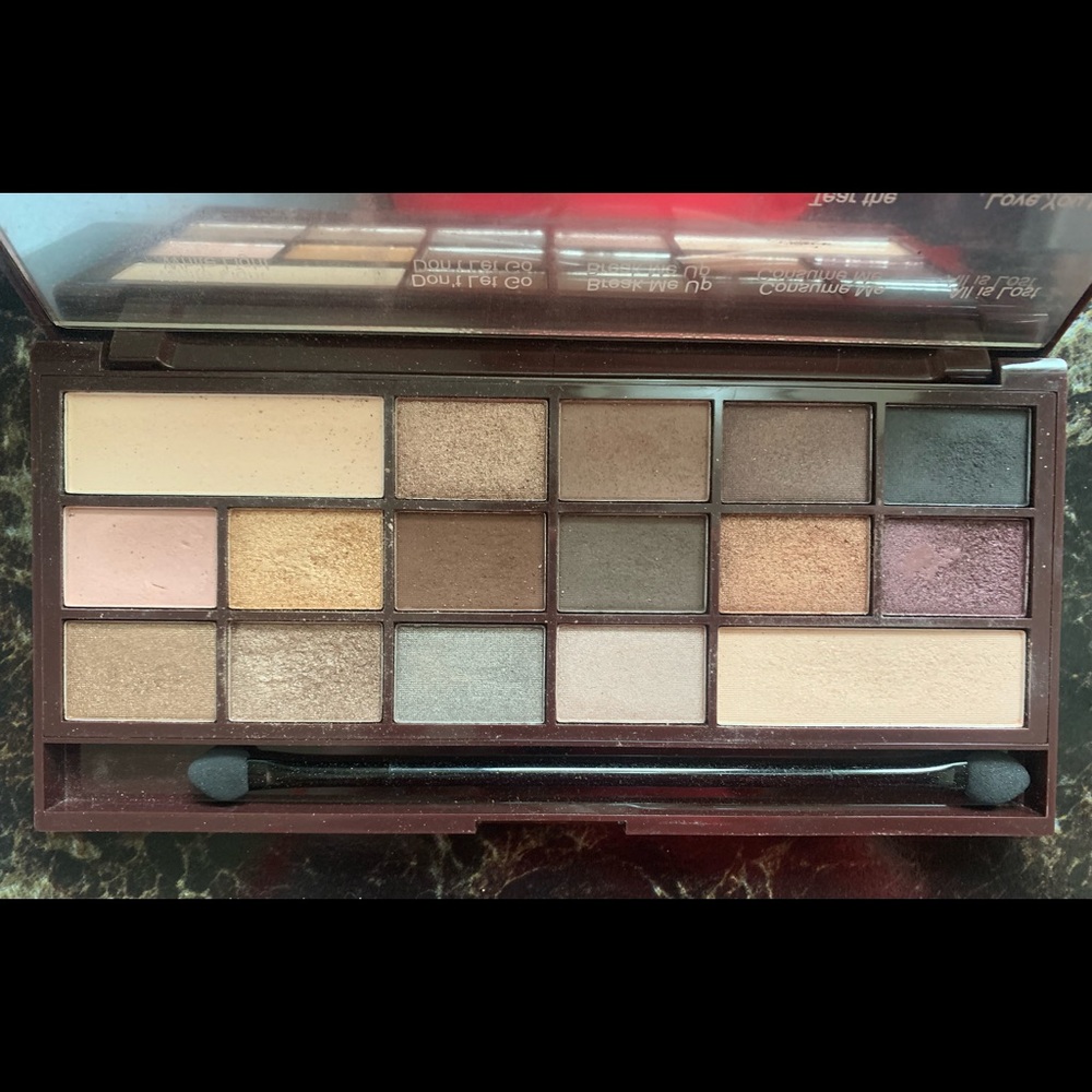 Makeup Revolution I Heart Revolution Death By Chocolate Eyeshadow Palette